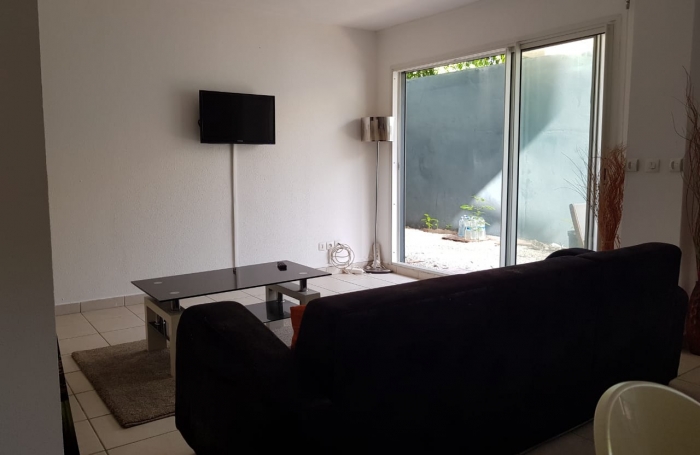 SPACIEUX APPARTEMENT T2 + BUREAU MEUBLE AVEC CITERNE BOURG DU GOSIER