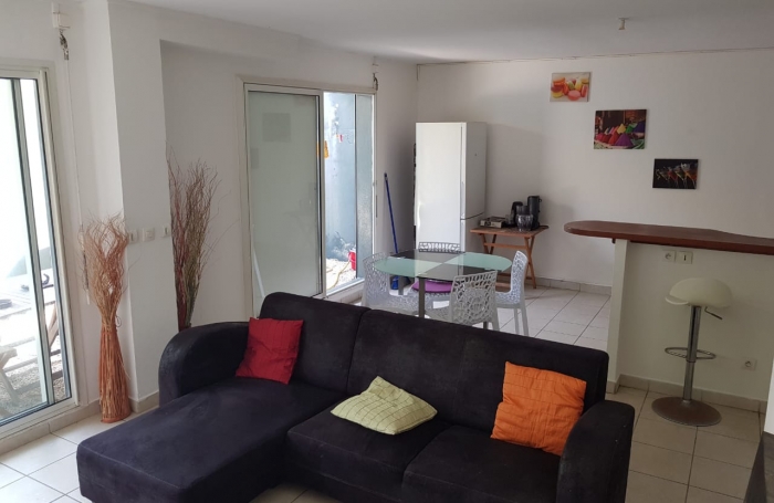 SPACIEUX APPARTEMENT T2 + BUREAU MEUBLE AVEC CITERNE BOURG DU GOSIER