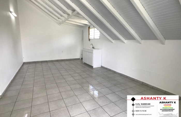 Vente Maison 100.00m&sup2; 7 pi&#232;ces Les Abymes