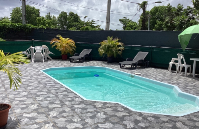 À Louer - Deux Villas Meublées avec Piscine au Moule