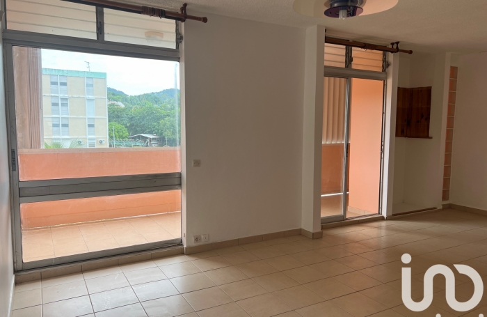 Vente Appartement 69m&sup2; 6 pi&#232;ces Basse-Terre