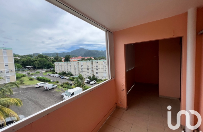 Vente Appartement 69m&sup2; 6 pi&#232;ces Basse-Terre