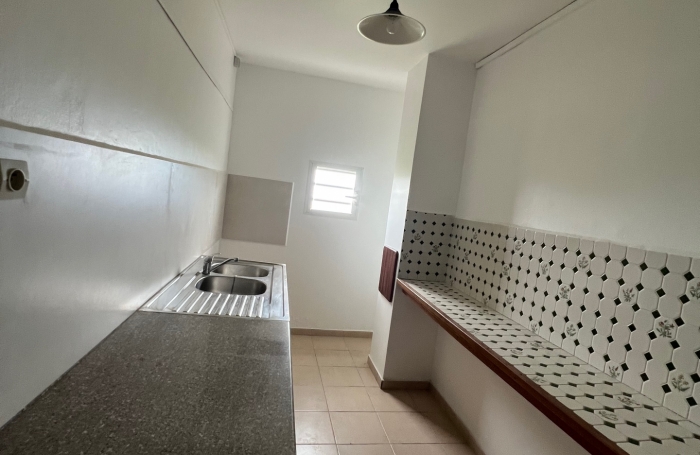 Vente Appartement 69m&sup2; 6 pi&#232;ces Basse-Terre