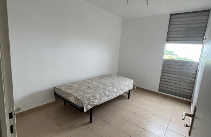 Vente Appartement 69m&sup2; 6 pi&#232;ces Basse-Terre