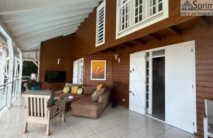 DESHAIES - MAISON avec bungalows - Piscine - Vue sur la mer et île de Montserrat