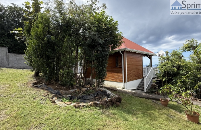 DESHAIES - MAISON avec bungalows - Piscine - Vue sur la mer et île de Montserrat