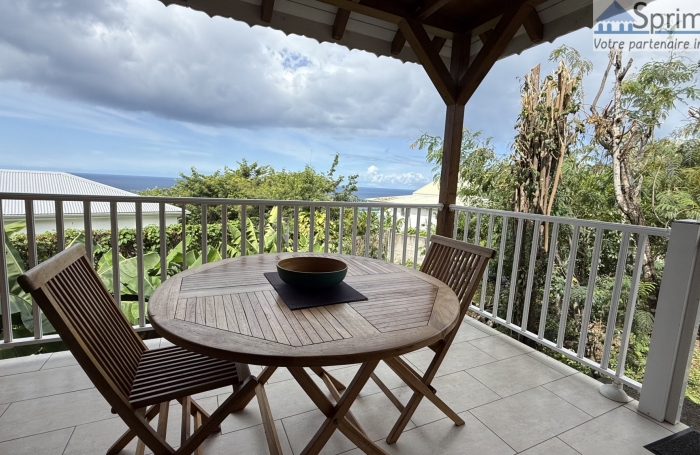 DESHAIES - MAISON avec bungalows - Piscine - Vue sur la mer et île de Montserrat