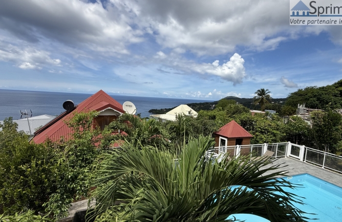 DESHAIES - MAISON avec bungalows - Piscine - Vue sur la mer et île de Montserrat