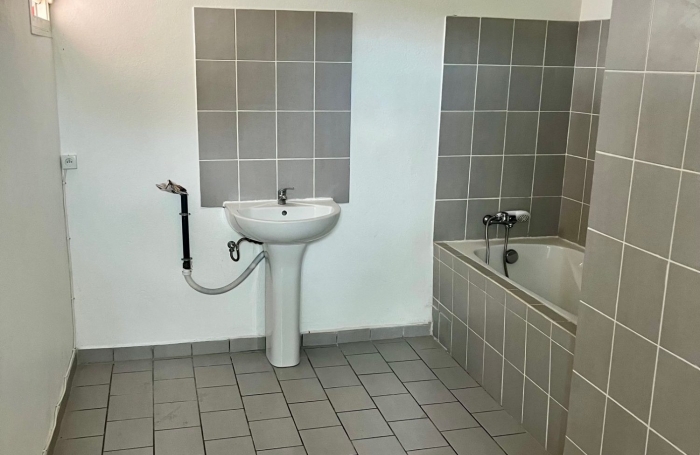 Location Appartement 100.00m&sup2; 3 pi&#232;ces Le Moule