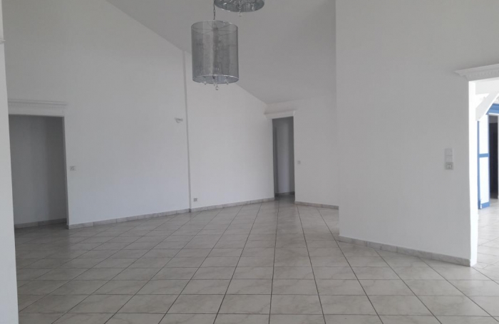 Location Maison 180m&sup2; 5 pi&#232;ces Gosier