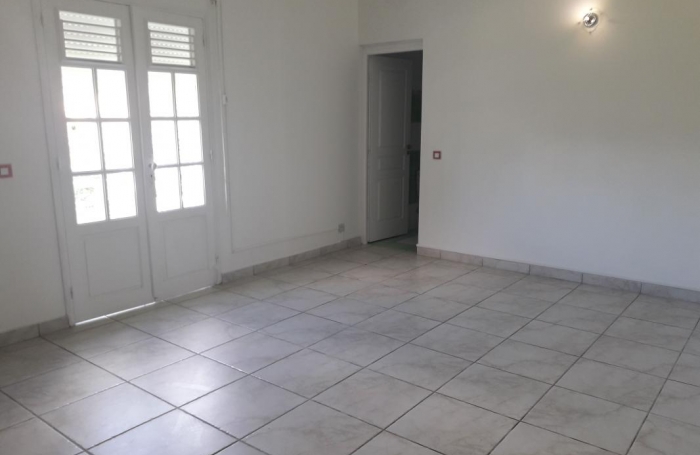 Location Maison 180m&sup2; 5 pi&#232;ces Gosier