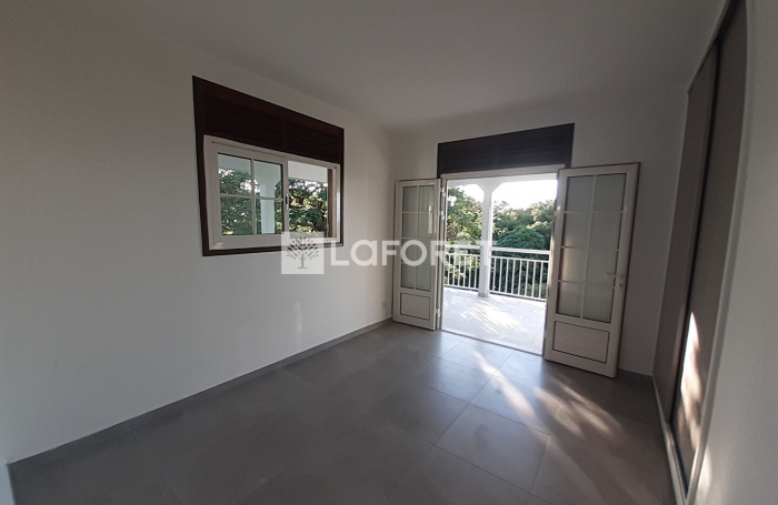 Vente Maison 225.19m² 8 pièces Bouillante