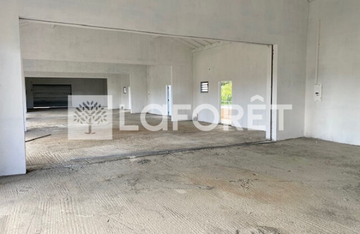 Location Local commercial 68.4m² Lamentin