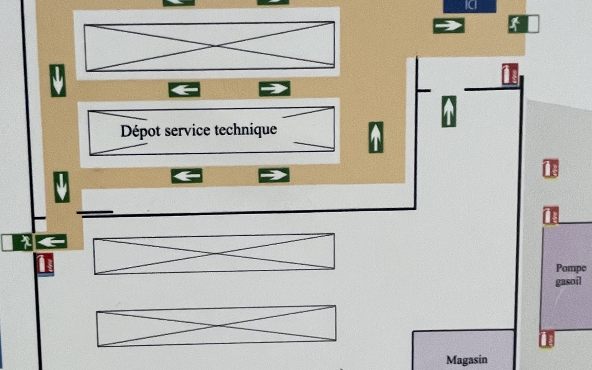 DEPOT + BUREAU GRAND TERRAIN