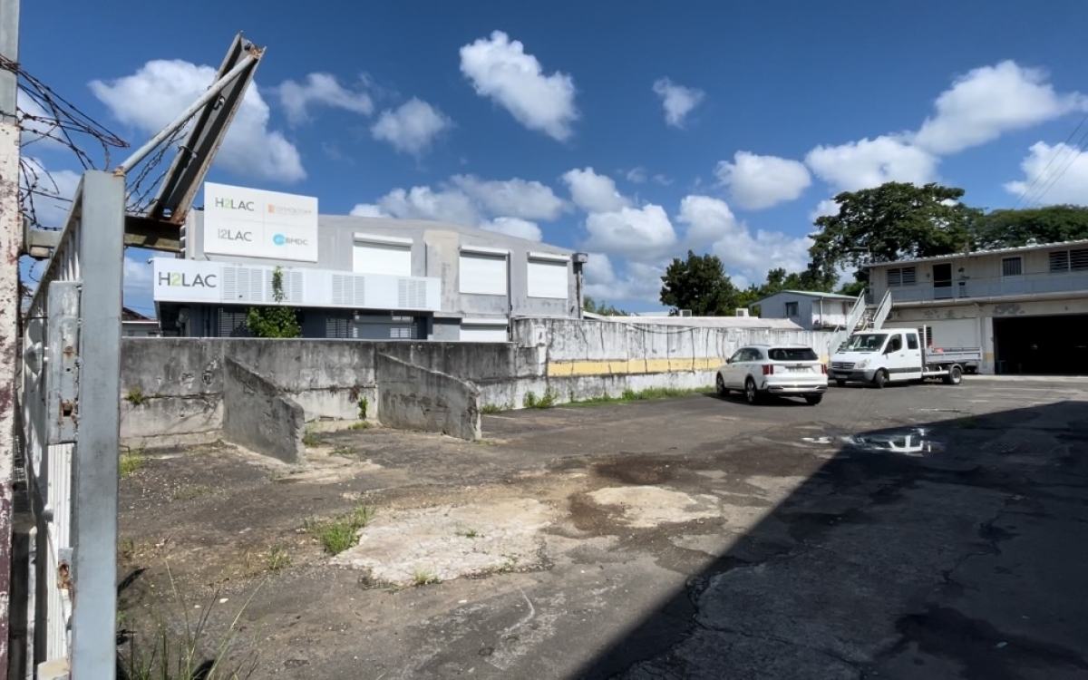 DEPOT + BUREAU + TERRAIN CLOTURE