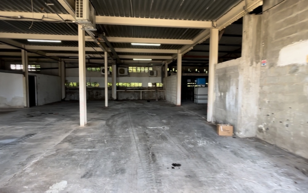 DEPOT + BUREAU + TERRAIN CLOTURE