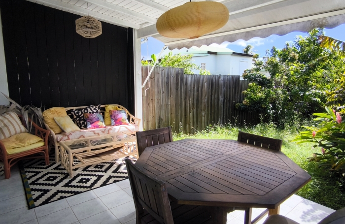 Jolie maison mitoyenne dans résidence sécurisée avec piscine