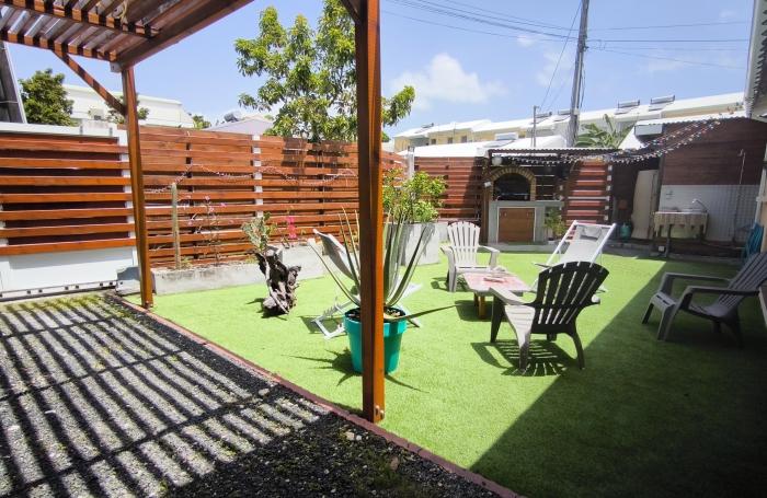 PRODUIT RARE : Jolie maison mitoyenne 3 pièces avec jardin privatif en centre-ville