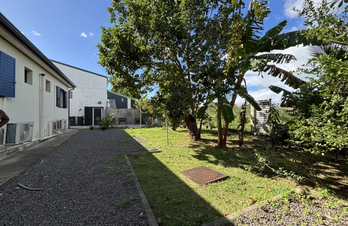 Maison individuelle avec piscine - Longfort Immobilier