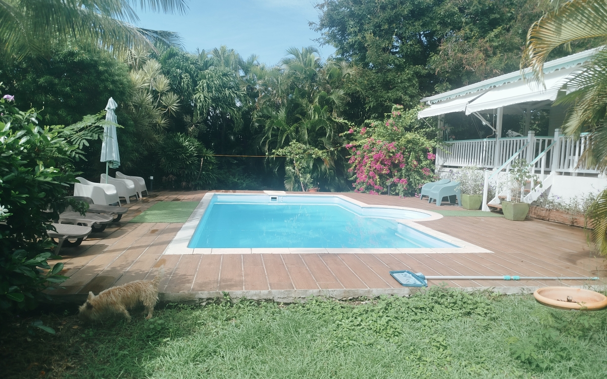 SAINT FRANCOIS   ens immo 222m2shob terrain 1000m2 597000€