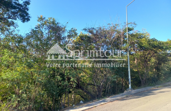 BOUILLANTE - Terrain de 2608 m2 - Bord de mer, plage à pied