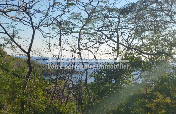 BOUILLANTE - Terrain de 2608 m2 - Bord de mer, plage à pied