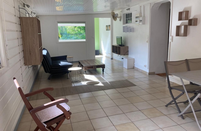 À LOUER À BAILLIF   APPARTEMENT T 3 MEUBLE ET CLIMATISE  DE 95 M2 - QUARTIER CALME