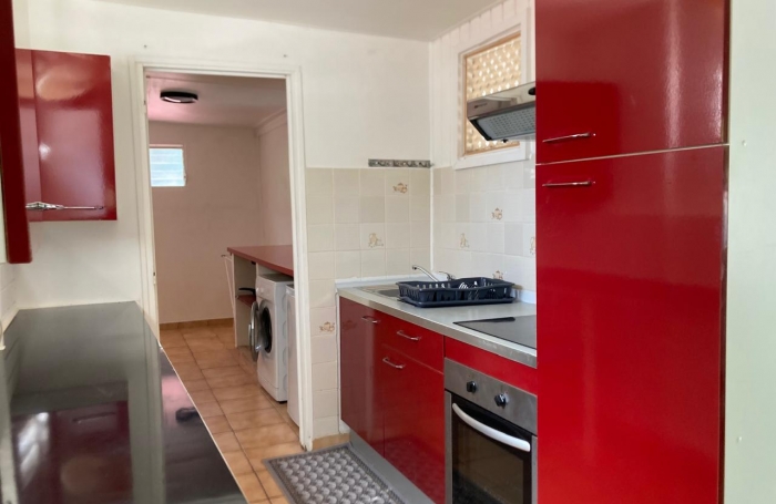 À LOUER À BAILLIF   APPARTEMENT T 3 MEUBLE ET CLIMATISE  DE 95 M2 - QUARTIER CALME