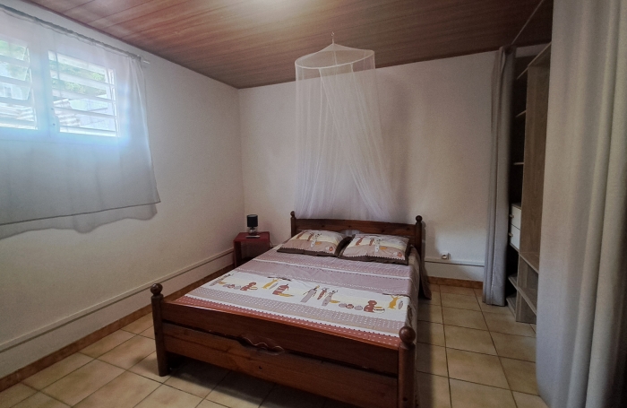 À LOUER À BAILLIF   APPARTEMENT T 3 MEUBLE ET CLIMATISE  DE 95 M2 - QUARTIER CALME