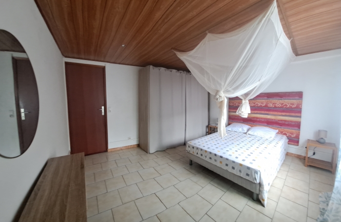 À LOUER À BAILLIF   APPARTEMENT T 3 MEUBLE ET CLIMATISE  DE 95 M2 - QUARTIER CALME