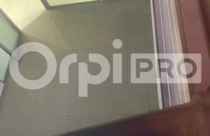 Avec ORPI BOUTAREL louez vos  bureaux de 47m2 aménagés d une  Mezzanine