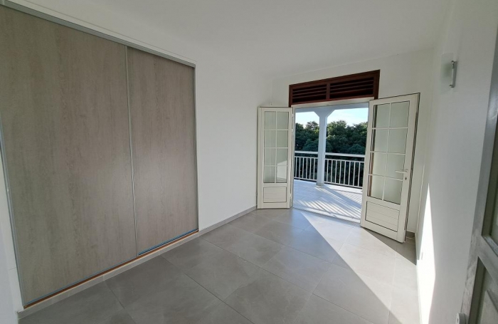 Vente Maison 225m&sup2; 7 pi&#232;ces Bouillante