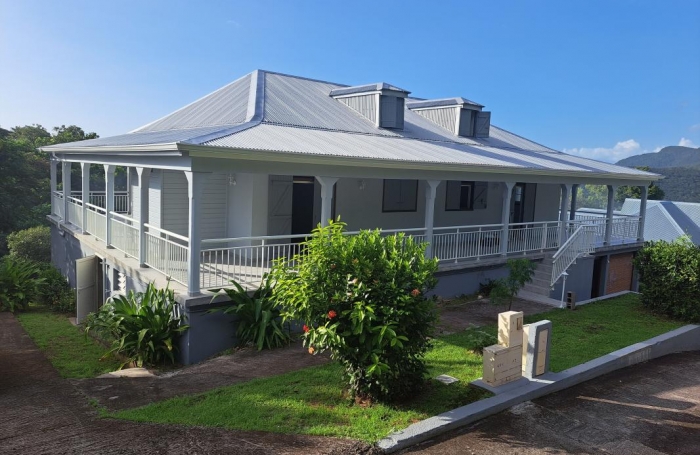 Vente Maison 225m&sup2; 7 pi&#232;ces Bouillante