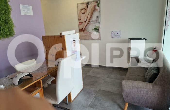 A LOUER avec ORPI BOUTAREL un local aménagé avec de belles prestations qui convient pour une activité esthetique, médicale ou autre