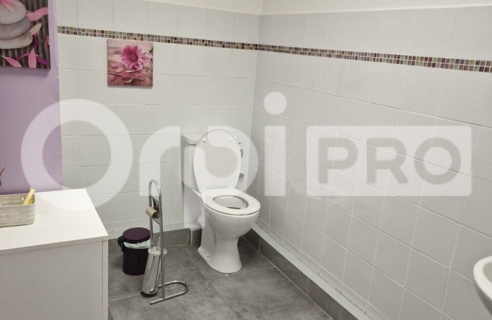 A LOUER avec ORPI BOUTAREL un local aménagé avec de belles prestations qui convient pour une activité esthetique, médicale ou autre