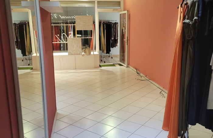 Location Local commercial 97190