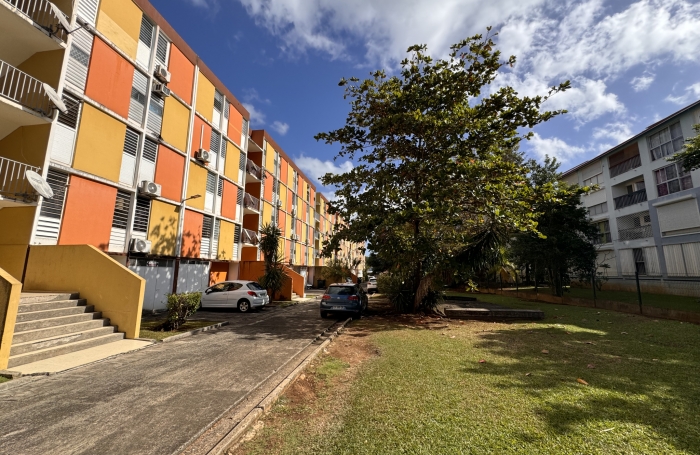 Aux Abymes, BOX de 12m2 à acheter dans une copropriété fermée et sécurisée