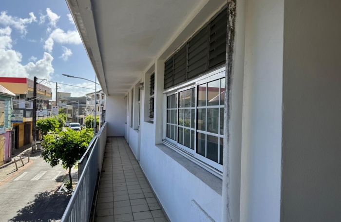 CAPESTERRE - IMMEUBLE DE RAPPORT - RUE MARCHANDE