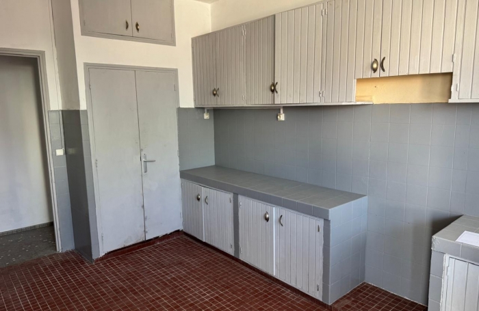 CAPESTERRE - IMMEUBLE DE RAPPORT - RUE MARCHANDE