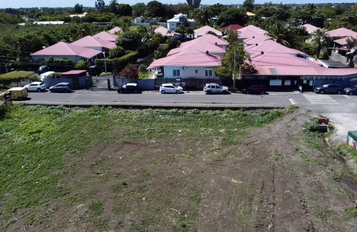 BEAU TERRAIN PLAT  SECTEUR DUBEDOU