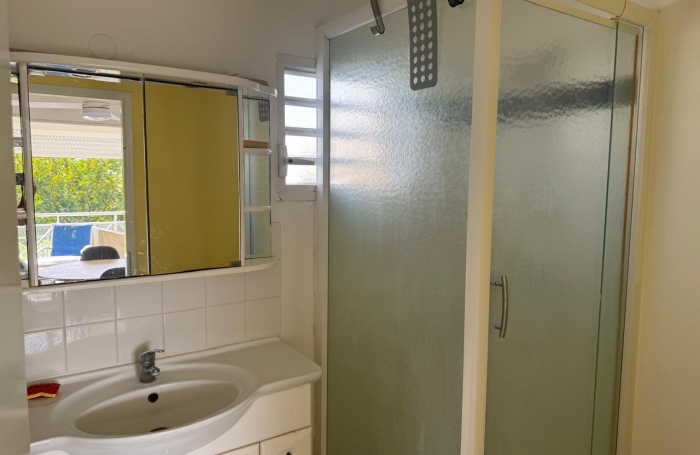 Saint-Claude   Appartement T3 meublé, résidence sécurisée, vendu loué