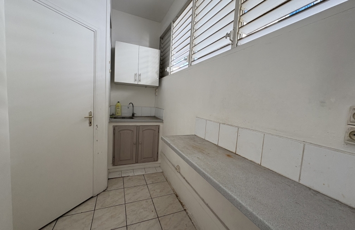 LOCAL COMMERCIAL POINTE A PITRE