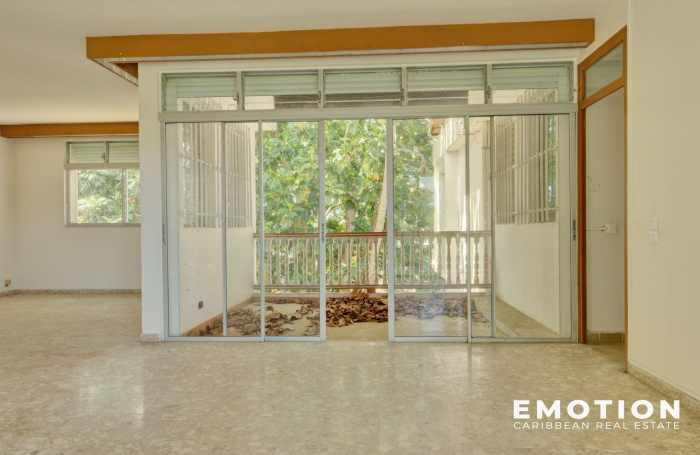 Villa &agrave; T9   &Agrave; R&eacute;nover - Fort potentiel   420 m2 - 2 600 m2 de terrain