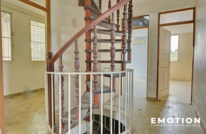 Villa &agrave; T9   &Agrave; R&eacute;nover - Fort potentiel   420 m2 - 2 600 m2 de terrain