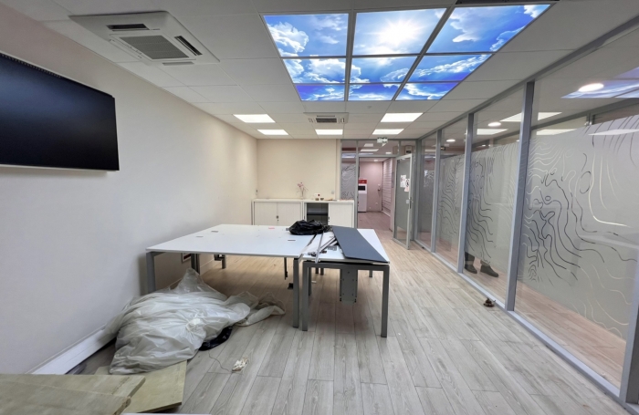 TRES BEAU LOCAL A LOUER DE 224M2 IDEALEMENT SITUE