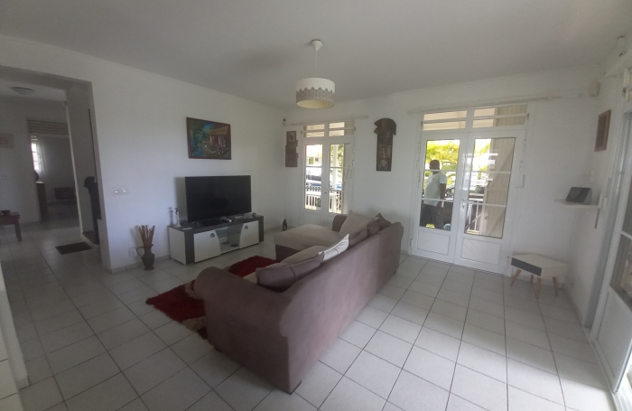 SPACIEUX HAUT DE VILLA MEUBLE F6  DANS PROPRIÉTÉ PRIVEE