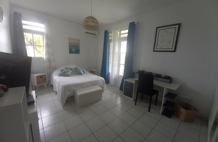 SPACIEUX HAUT DE VILLA MEUBLE F6  DANS PROPRIÉTÉ PRIVEE