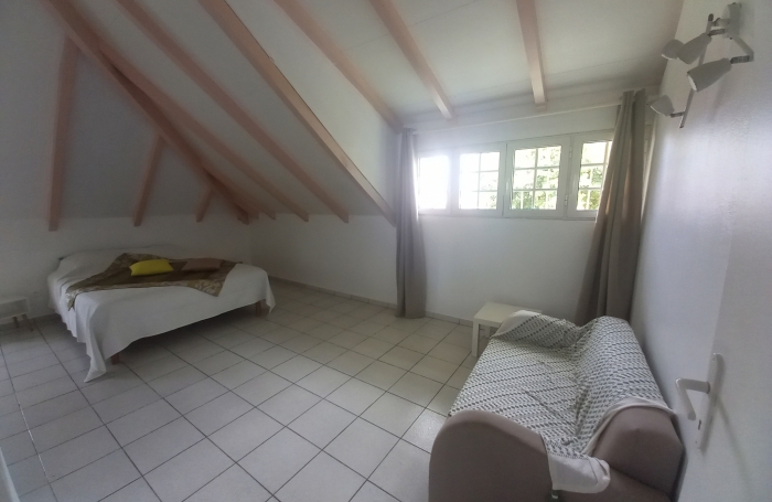 SPACIEUX HAUT DE VILLA MEUBLE F6  DANS PROPRIÉTÉ PRIVEE