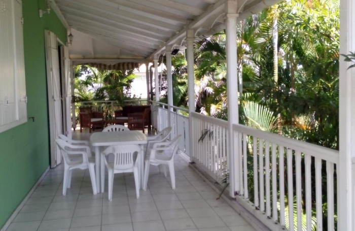 SPACIEUX HAUT DE VILLA MEUBLE F6  DANS PROPRIÉTÉ PRIVEE