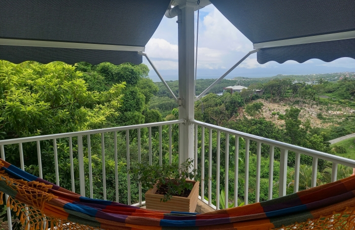 SPACIEUX HAUT DE VILLA MEUBLE F6  DANS PROPRIÉTÉ PRIVEE